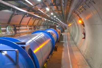 Descubren cómo viajar en el tiempo: Colisionador de Hadrones (LHC)